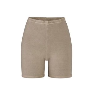 SKIMS OUTDOOR BIKE SHORT in Desert Large